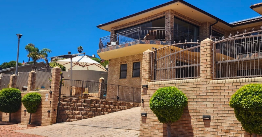 4 Bedroom Property for Sale in Mossel Bay Central Western Cape